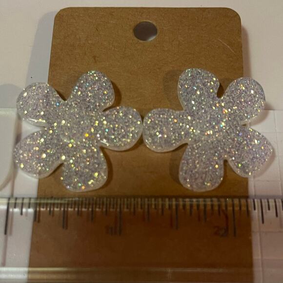 Handmade epoxy resin large flower earrings - white/silver glitter - Picture 2 of 3